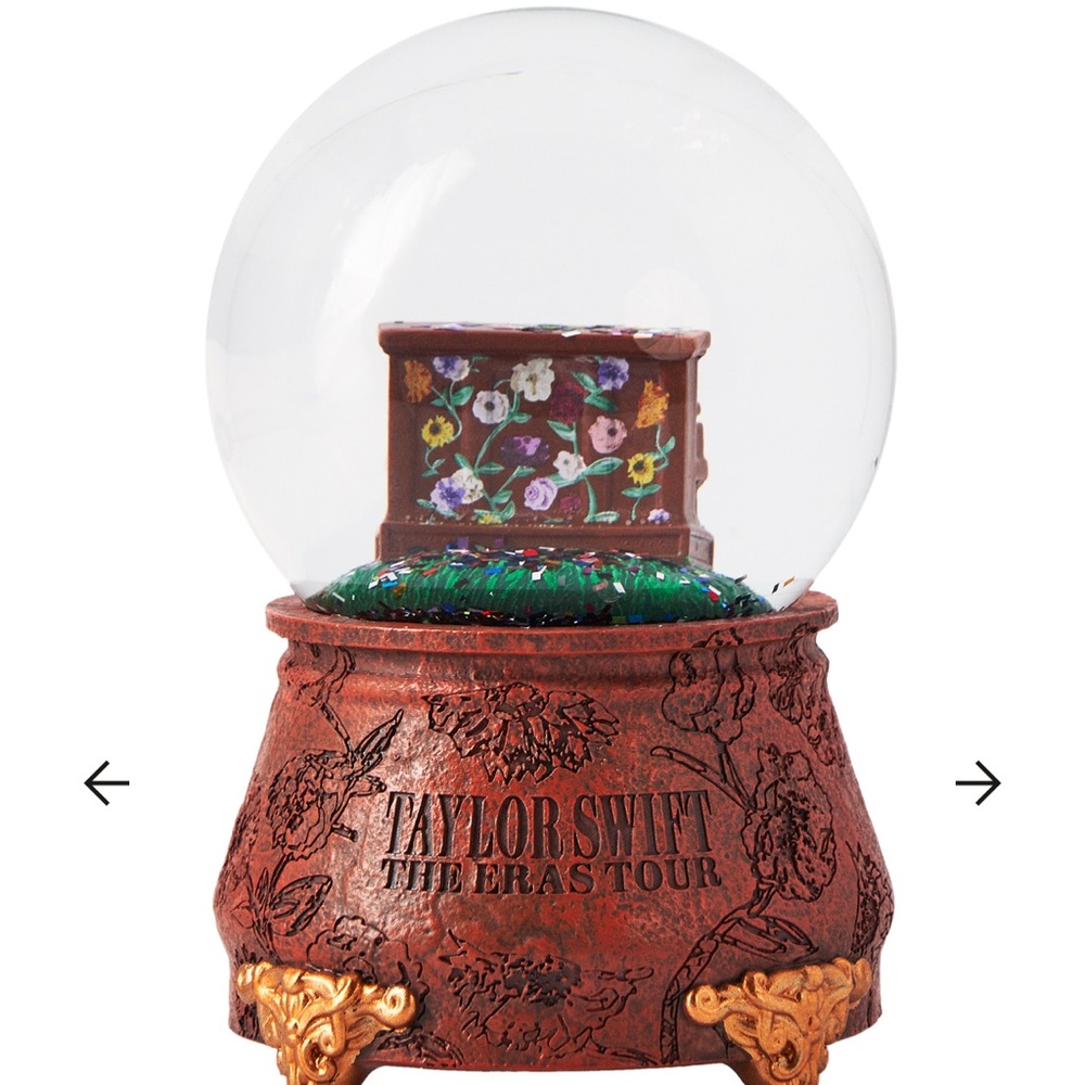 Taylor Swift | The Eras Tour Acoustic Piano Snow Globe